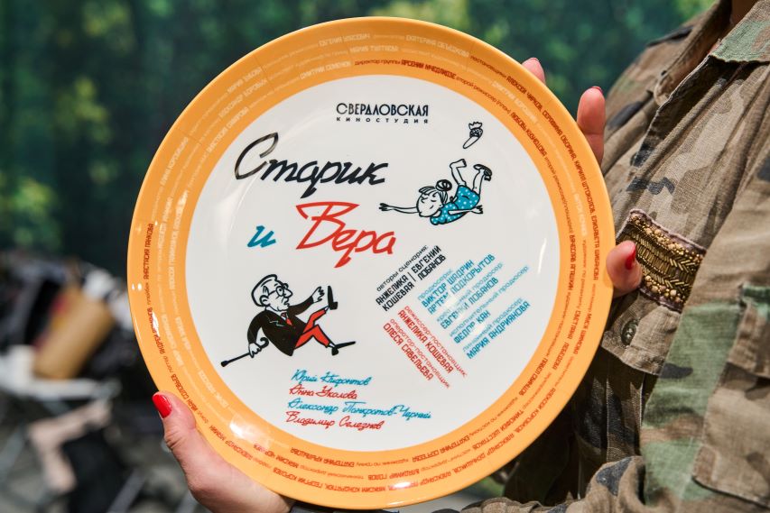 Смотрим фото с первой смены комедии «Старик и Вера»