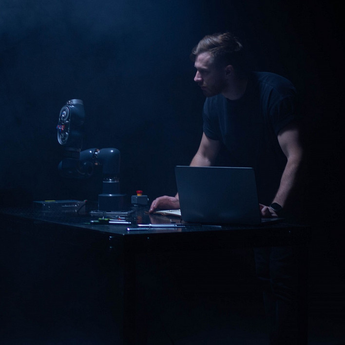 Смотрим трейлер и постер нового дока Свердловской киностудии «Кобот»